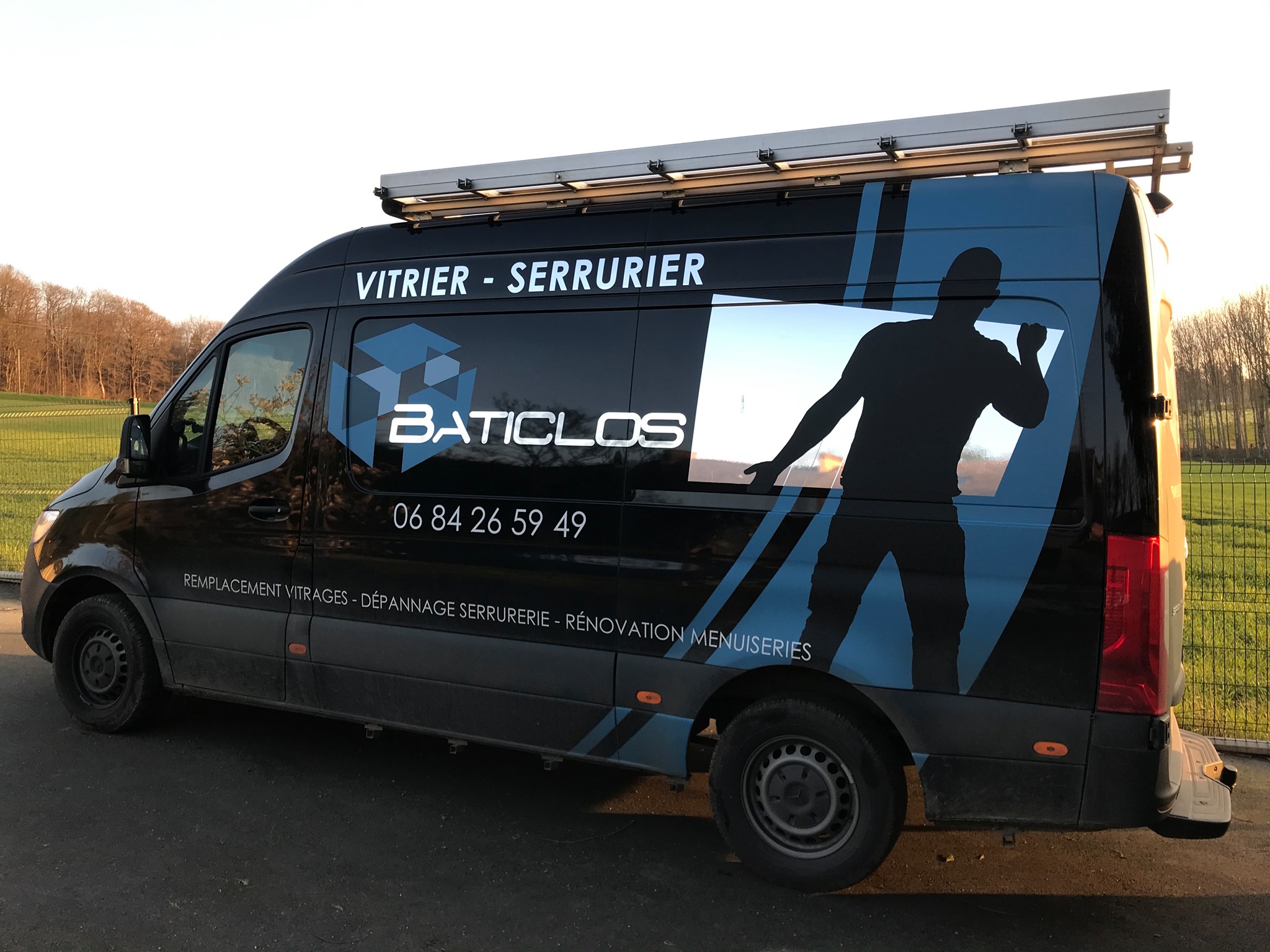 Car de l'entreprise de vitrerie BATICLOS