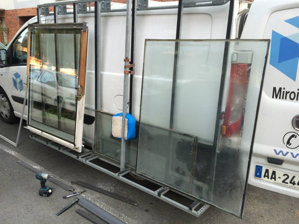 Remplacement de vitrines cassées