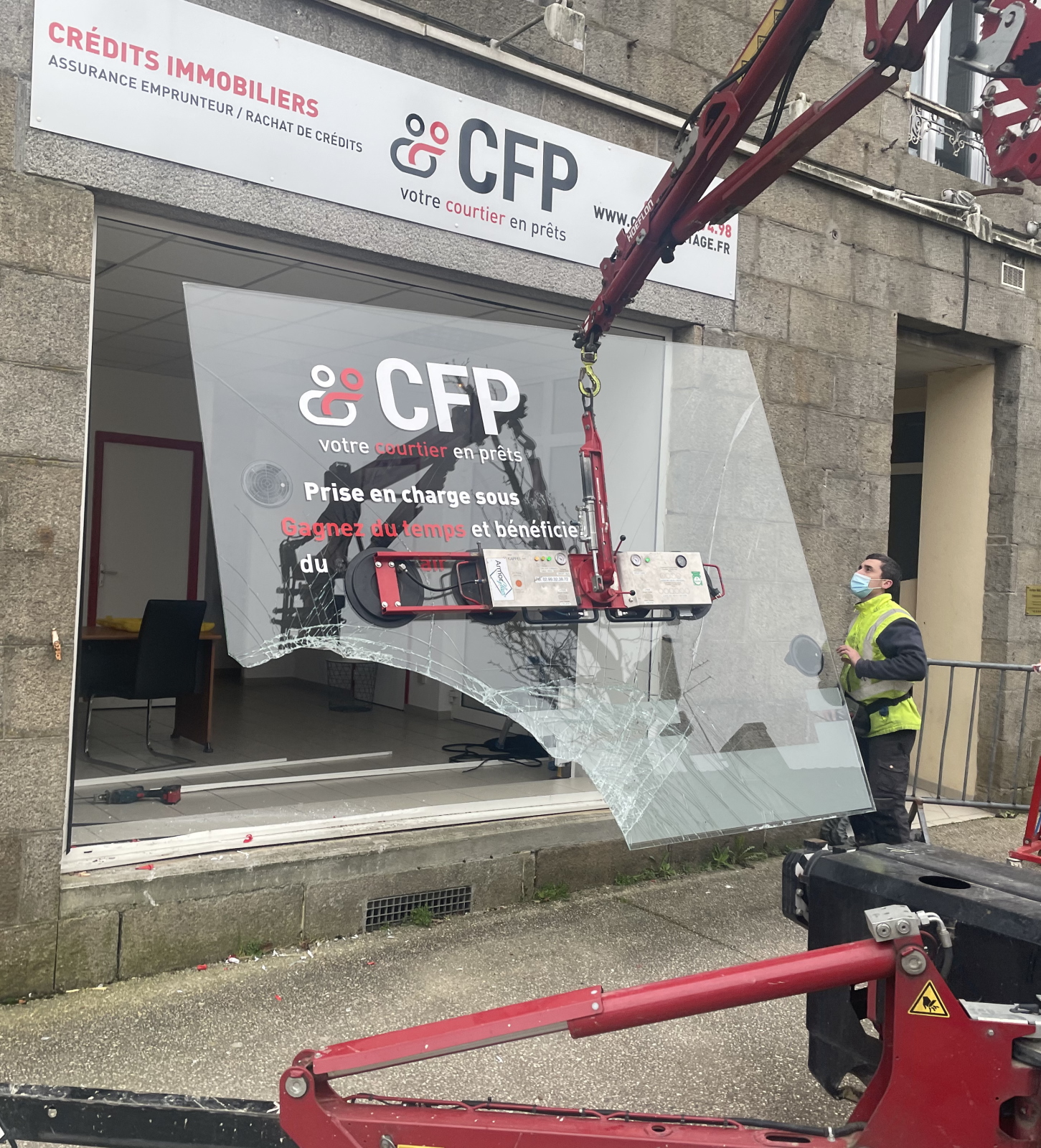 Chantier de remplacement de vitre de l'entreprise CFP